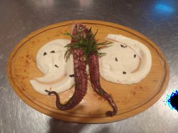 Pulpo a la Brasa con Cremoso de Patata Trufado